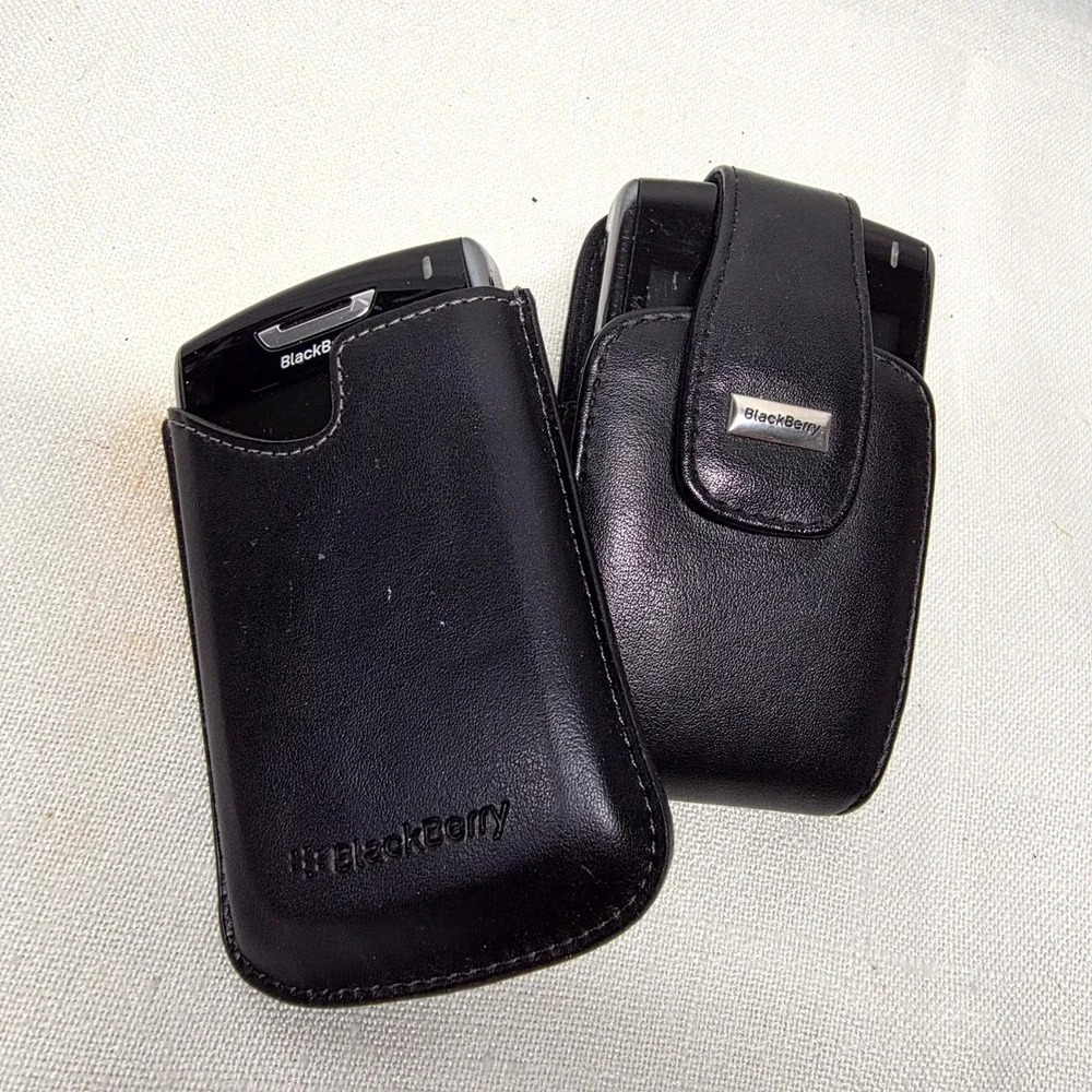 BlackBerry 8800 Smartphone Bundle Black Parts Only Vintage Tech Lot cell phones